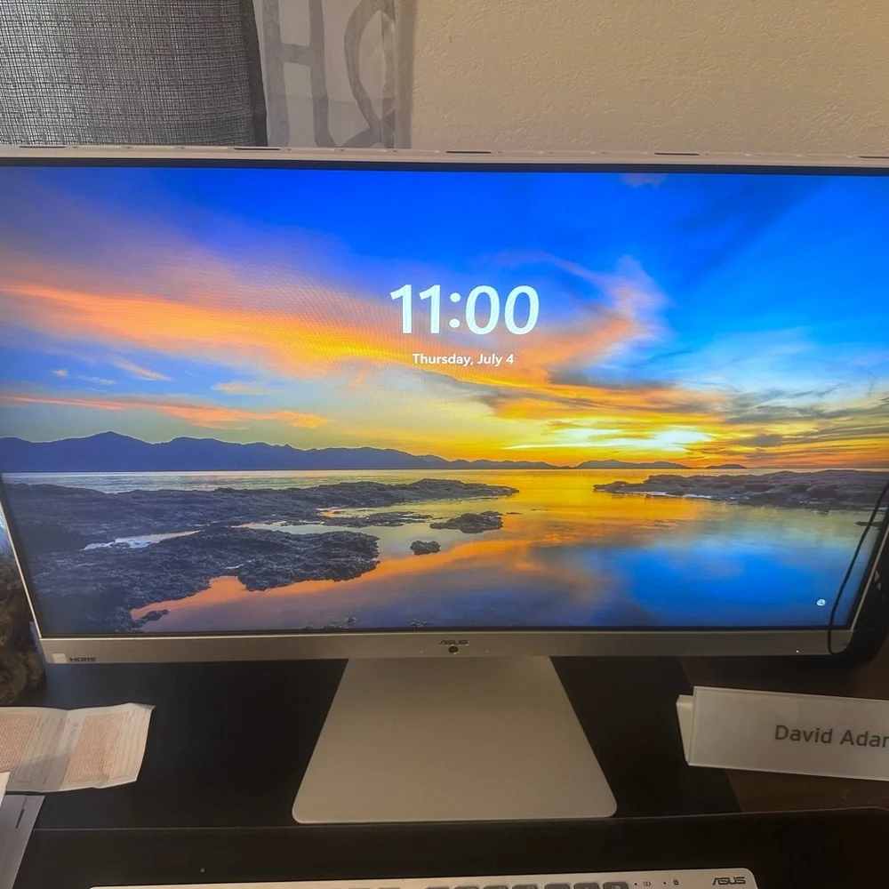 ASUS All-in-One Desktop - Silver and White